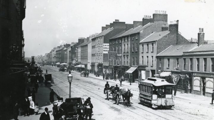 The very early horse cars were single deck, usually pulled by one horse. No 19 is in York Street near tot the junction with Donegall Street and bound for the Northern Counties Railway Station. The cross over to the opposite track is just visible as is the horse at the front of the car. The conductor is just releasing the handbrake. The date is probably the late 1870s. [Credit: National Library of Ireland]