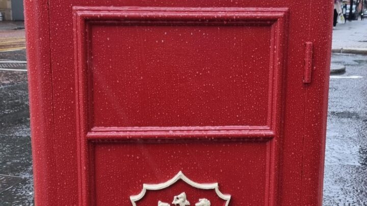 Tram section pillar